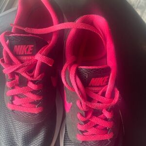 Nike Women's Black and Hot Pink Athletic Shoes